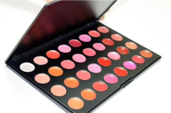 Paleta de 32 batons e glosses